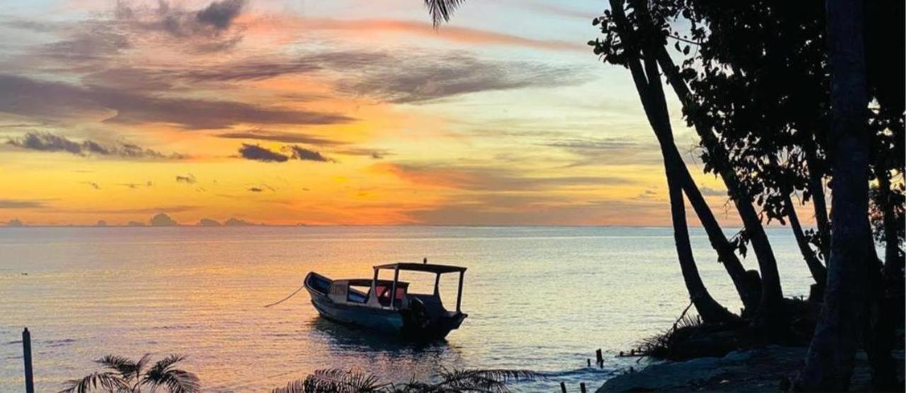 Surf Homestay Katiet Buitenkant foto